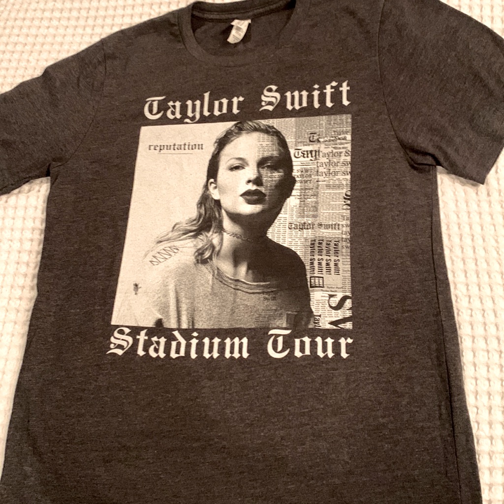 Taylor Swift Reputation Tour Tshirt. Never Worn. Small